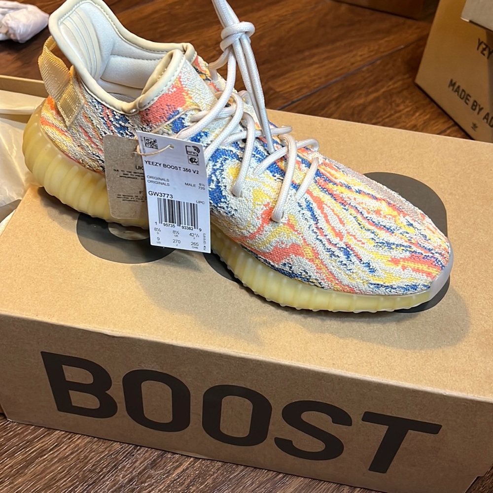 YEZZY BOOST 350 V2 
Color: OATMEAL